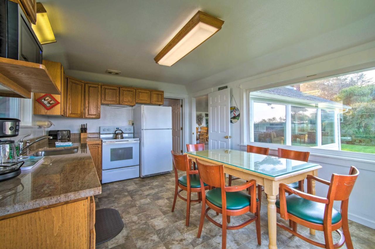 Cliffside Lighthouse Beach Home With Ocean View クースベイ エクステリア 写真